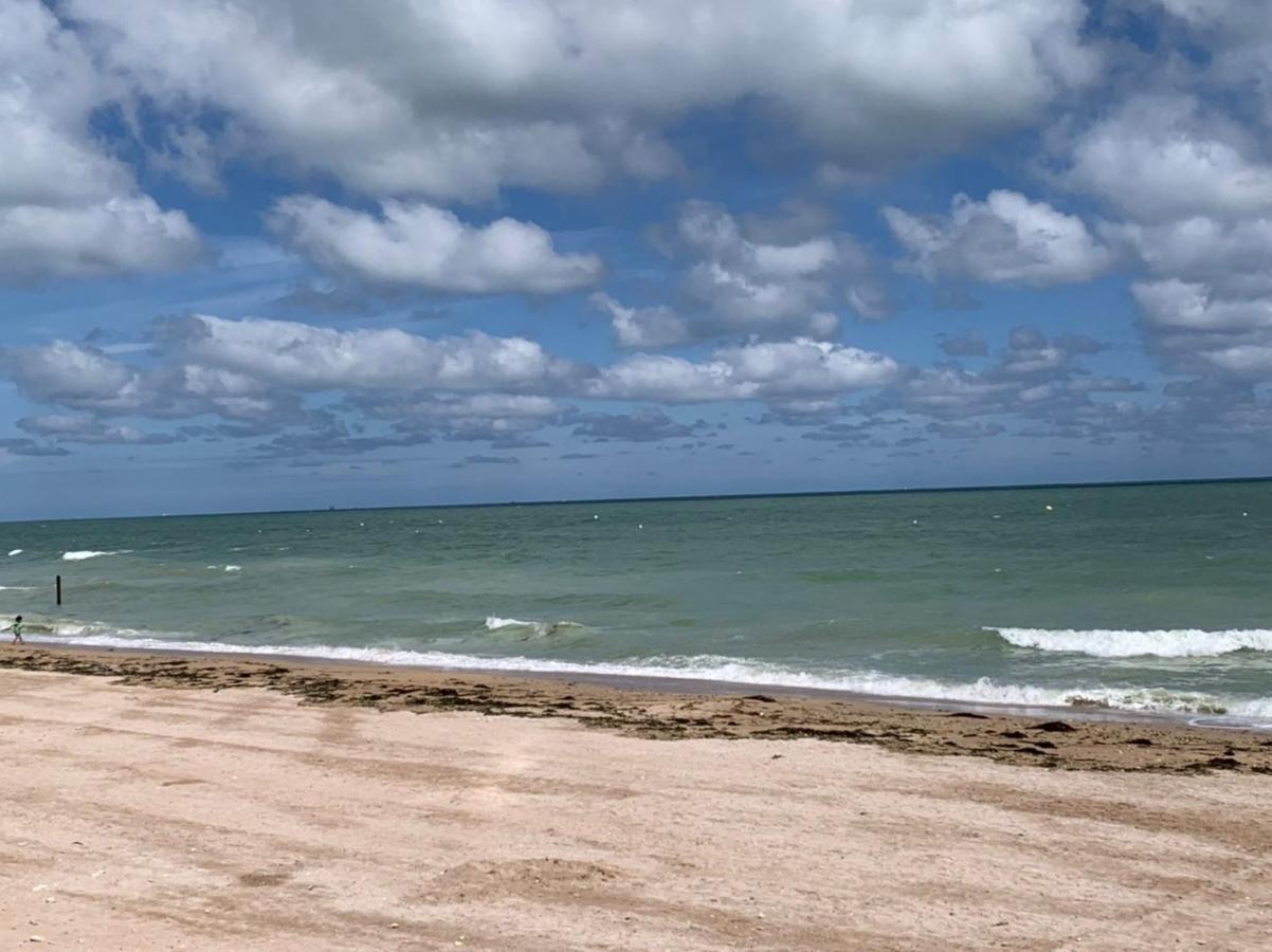 Saint-Aubin-Sur-Mer: Bel Appartement Traversant المظهر الخارجي الصورة